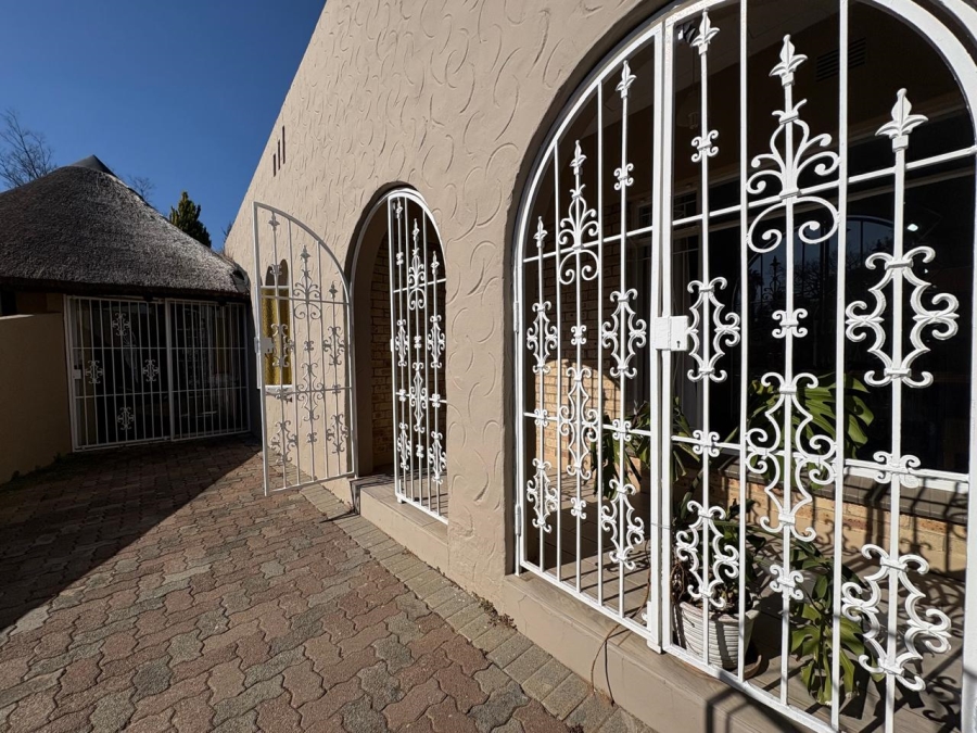 To Let 5 Bedroom Property for Rent in Merriespruit Free State